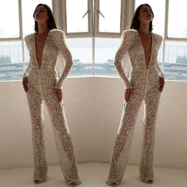 Elegantiškas kombinezonas su V formos iškirpte