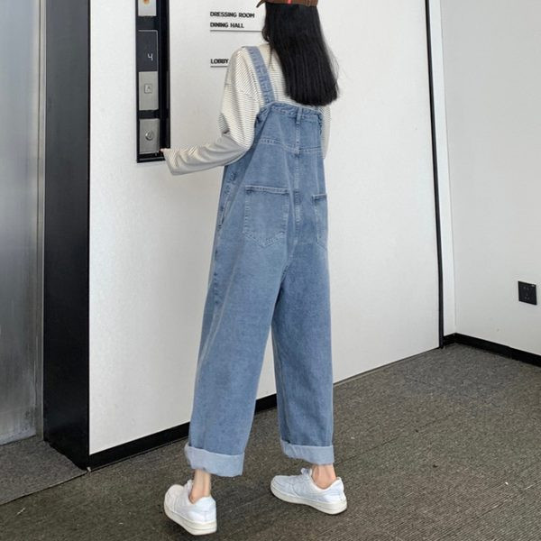 Laiade säärtega kõrge vöökohaga teksakombinesoon