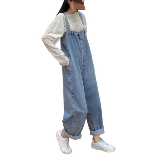 Laiade säärtega kõrge vöökohaga teksakombinesoon