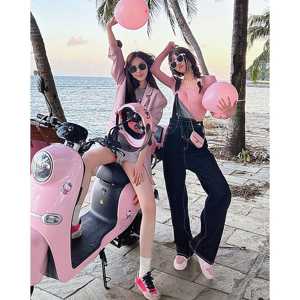 Naiste laiade säärtega ühevärviline kombinesoon