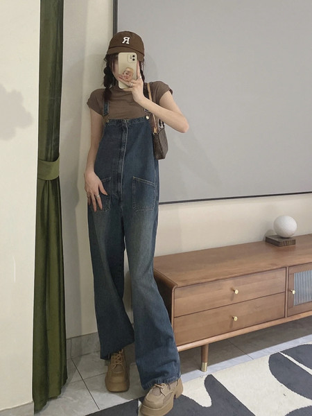 Laia mudeliga naiste teksakombinesoon esitaskutega