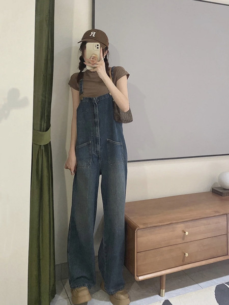 Laia mudeliga naiste teksakombinesoon esitaskutega