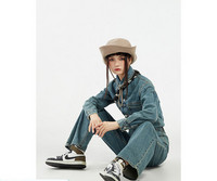 Novi model ženskog traper kombinezona s dugim rukavima i kopčanjem na gumb