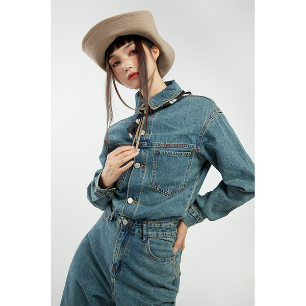 Novi model ženskog traper kombinezona s dugim rukavima i kopčanjem na gumb