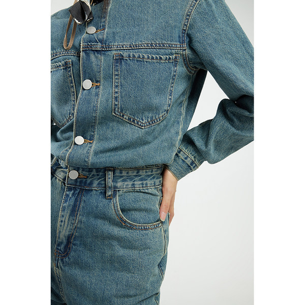 Novi model ženskog traper kombinezona s dugim rukavima i kopčanjem na gumb