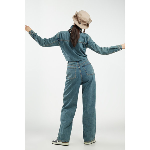 Novi model ženskog traper kombinezona s dugim rukavima i kopčanjem na gumb