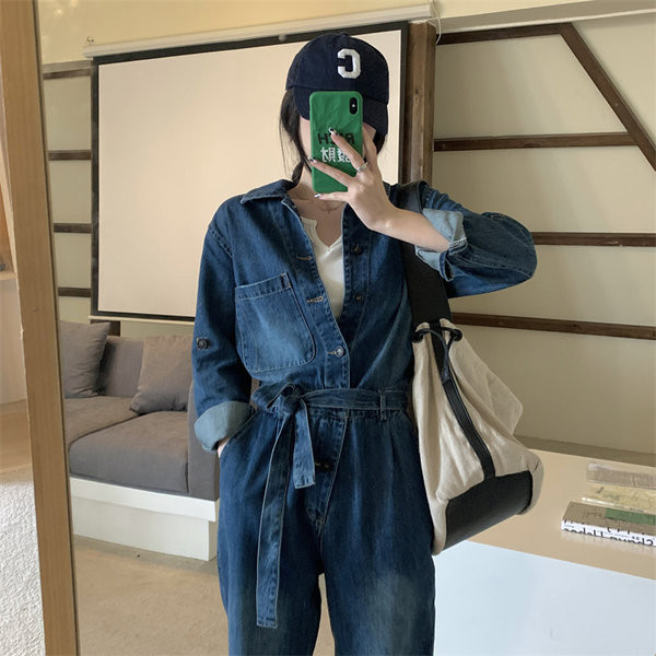 Γυναικεία τζιν ολόσωμη φόρμα με γιακά και τσέπη