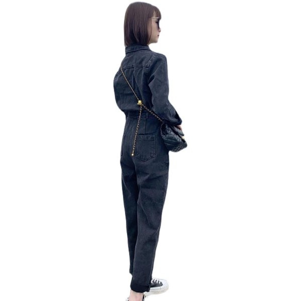 Klassikalise krae ja pikkade varrukatega naiste teksakombinesoon