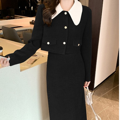 Κομψό σετ δύο τεμαχίων - σακάκι με φούστα