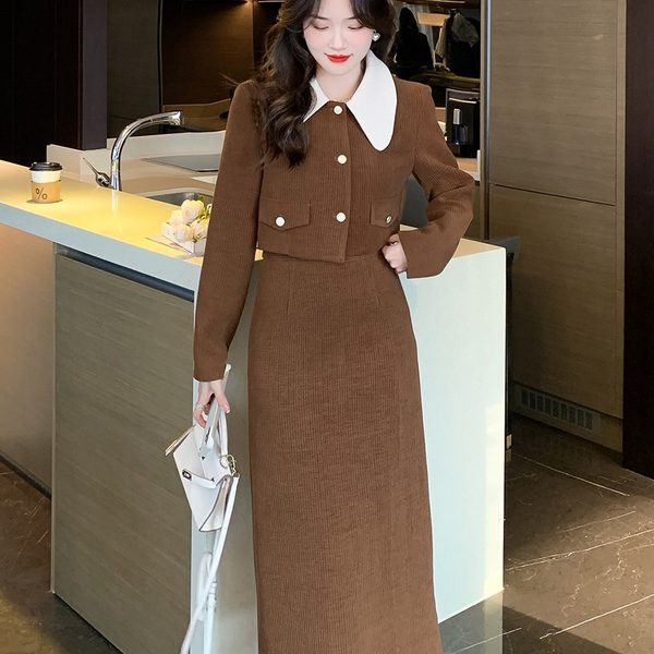 Κομψό σετ δύο τεμαχίων - σακάκι με φούστα