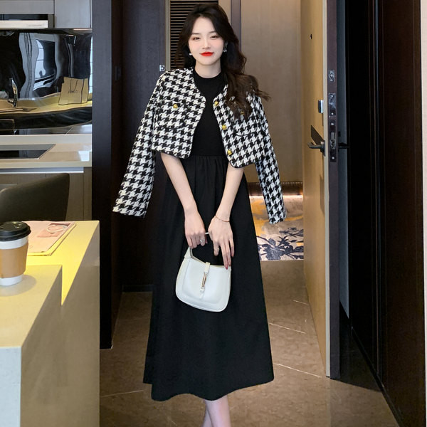 Elegantan ženski komplet iz dva dela