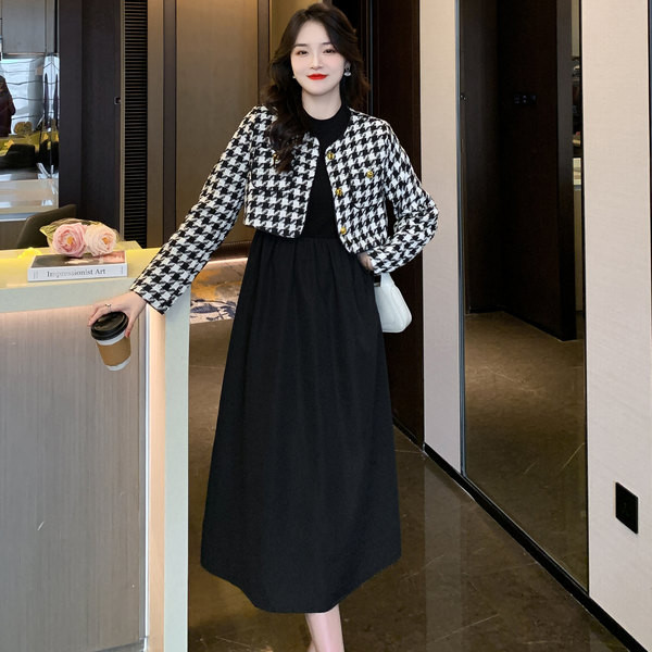 Elegantan ženski komplet iz dva dela