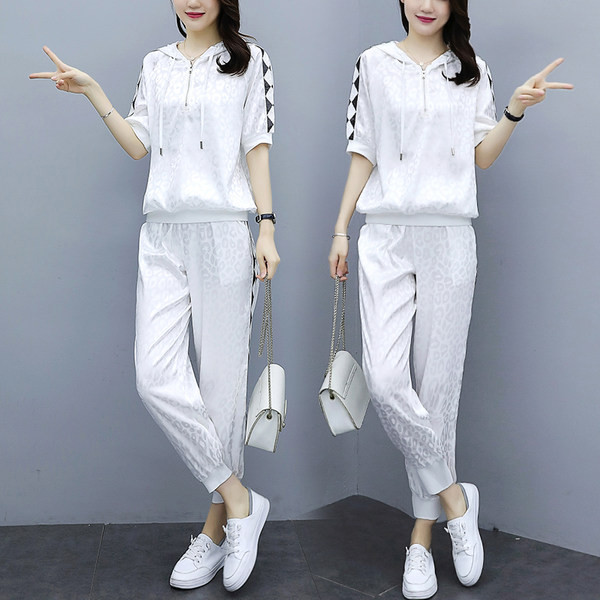 Set cu glugă pentru femei