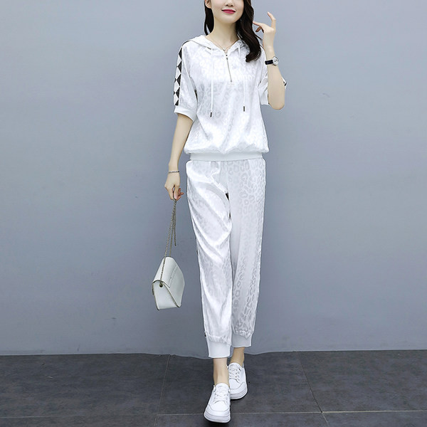 Set cu glugă pentru femei