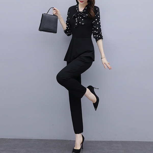 Set cămașă și pantaloni de damă la modă