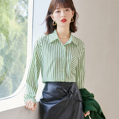 Praegune naiste komplekt seelikuga