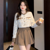 Aktualan dvodijelni komplet suknja i bluza