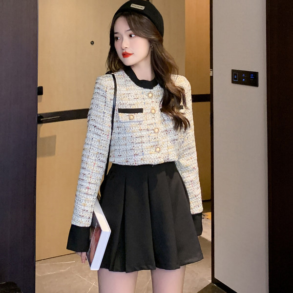 Aktualan dvodijelni komplet suknja i bluza