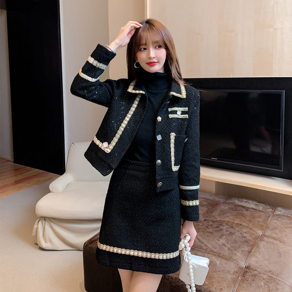 Moderan set suknje i sakoa sa sjajnim elementima