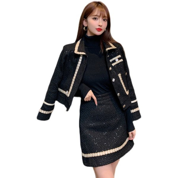 Moderan set suknje i sakoa sa sjajnim elementima