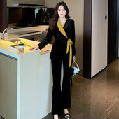 Praegune naiste komplekt kahes sillerdavas värvitoonis