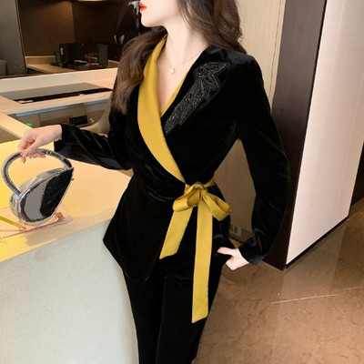 Praegune naiste komplekt kahes sillerdavas värvitoonis