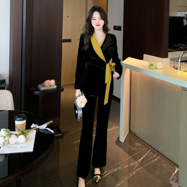 Praegune naiste komplekt kahes sillerdavas värvitoonis