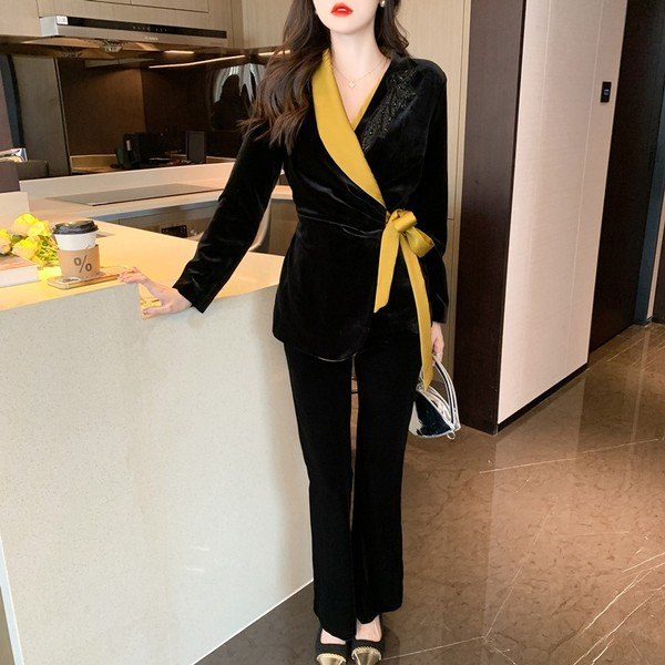 Praegune naiste komplekt kahes sillerdavas värvitoonis