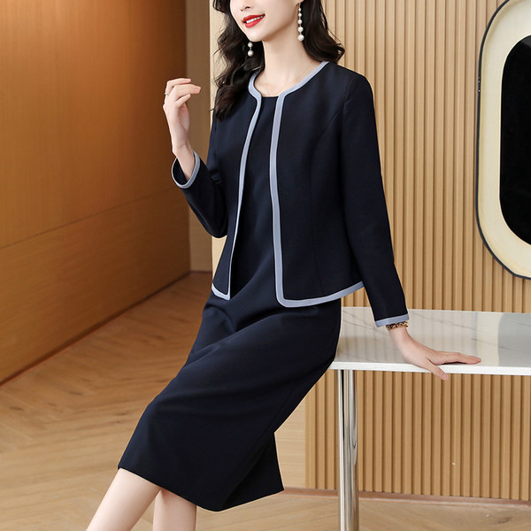 Elegantne naiste kaheosaline kleit jakikomplektiga