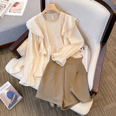 Μοντέρνο γυναικείο σετ μπλούζα και σορτς