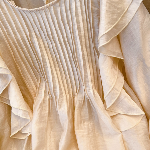 Μοντέρνο  γυναικείο σετ μπλούζα  και σορτς