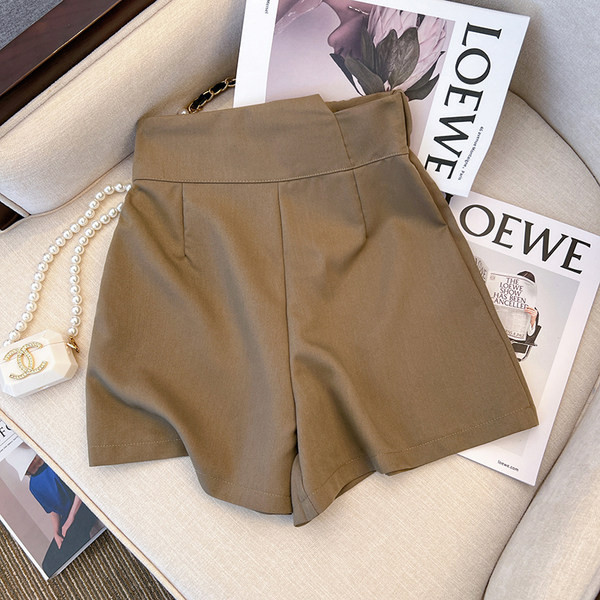 Μοντέρνο  γυναικείο σετ μπλούζα  και σορτς