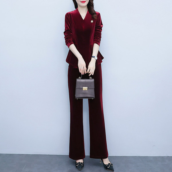 Μοντέρνο γυναικείο βελούδινο σετ δύο τεμαχίων