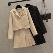 Moderan ženski dvodijelni komplet sako i plisirana suknja