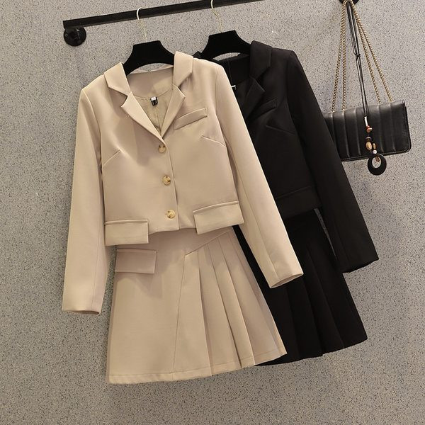 Moderan ženski dvodijelni komplet sako i plisirana suknja