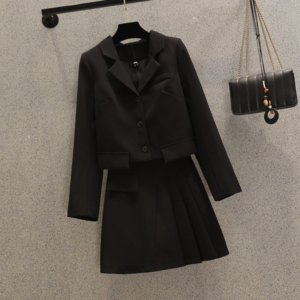 Moderan ženski dvodijelni komplet sako i plisirana suknja