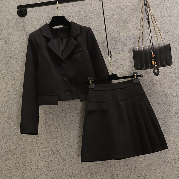 Moderan ženski dvodijelni komplet sako i plisirana suknja