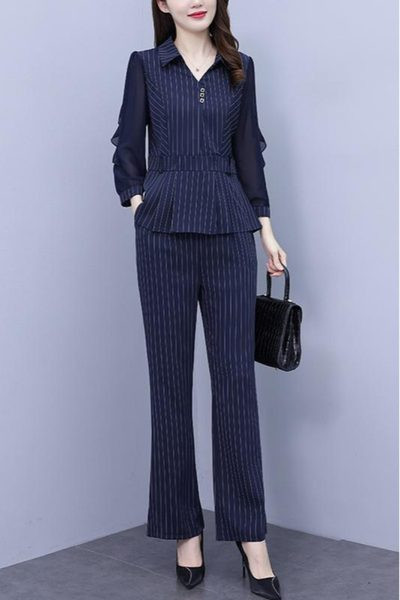 Ženski svečani komplet s klasičnim ovratnikom