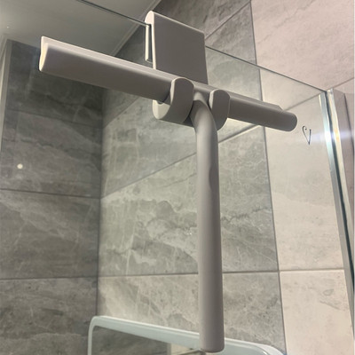 Kodumajapidamises kasutatavate klaasipuhastite puhastusvahend vannitoa peeglipuhastusvahendiga silikoonist tera hoidiku konksuga autoklaasi duši kaabitsaga aknakaabits
