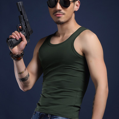 Ανδρικό αθλητικό φανελάκι καθαρού μοντέλου κατάλληλο για γυμναστική