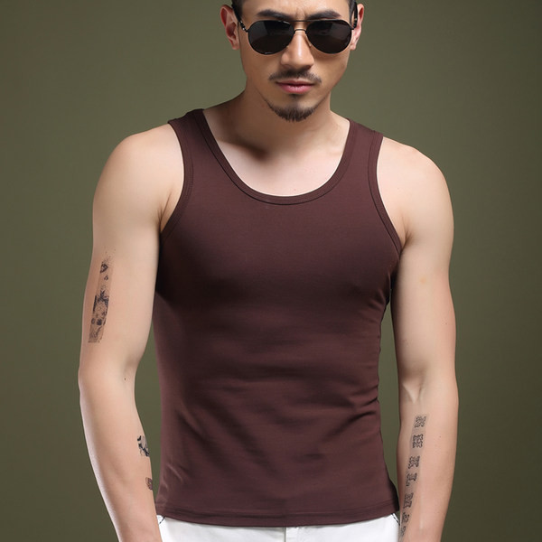 Ανδρικό αθλητικό φανελάκι καθαρού μοντέλου κατάλληλο για γυμναστική