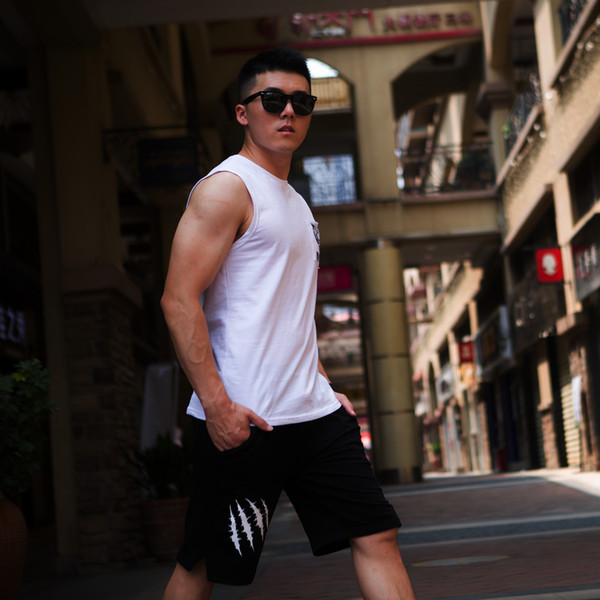 Σπορ γυναικείο φανελάκι με οβάλ λαιμόκοψη και επιγραφή