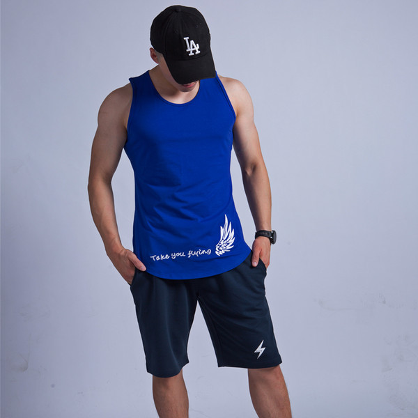 Ανδρικό casual αθλητικό τανκ με οβάλ λαιμόκοψη και επιγραφή