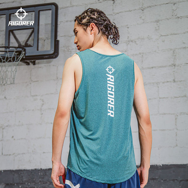 Ανδρικό αθλητικό φανελάκι με τυπωμένη επιγραφή