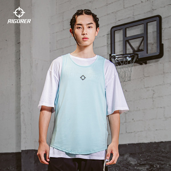 Ανδρικό αθλητικό φανελάκι με τυπωμένη επιγραφή