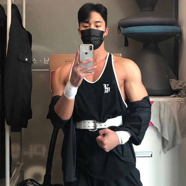 Ovaalse kaelusega puuvillane meeste sportlik topp