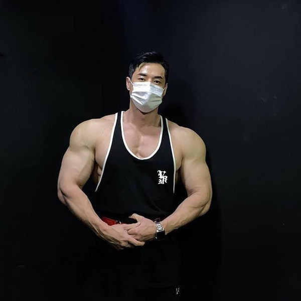 Ovaalse kaelusega puuvillane meeste sportlik topp