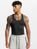 Puhas mudel ovaalse kaelusega meeste topp