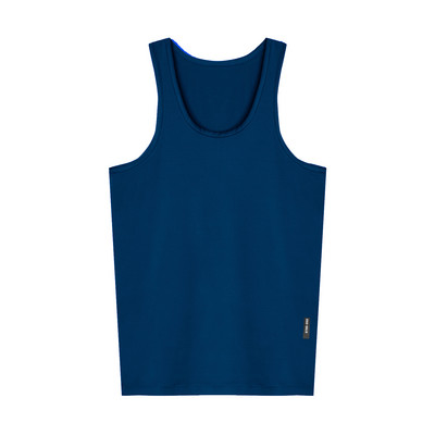 Puhas mudel ovaalse kaelusega meeste topp