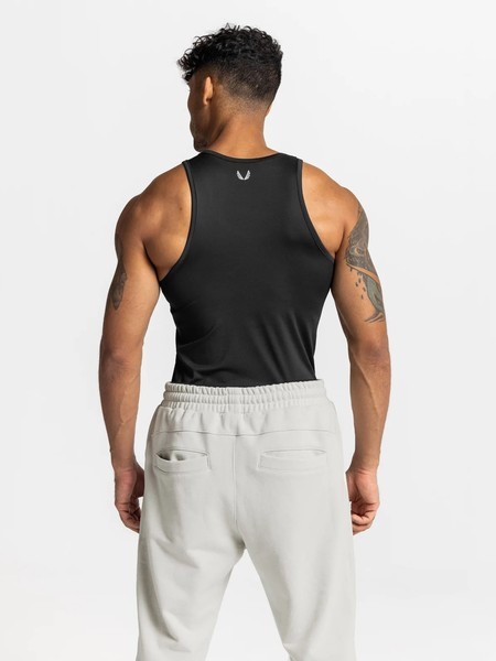 Puhas mudel ovaalse kaelusega meeste topp